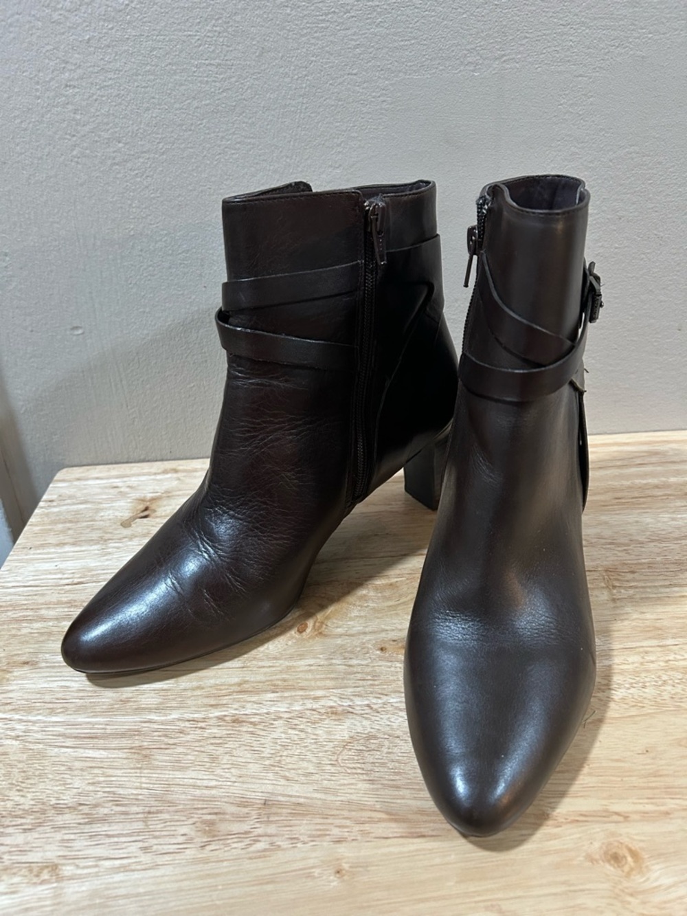 Lauren Ralph Lauren EUC Dark Brown Leather Ankle Booties with Buckle Strap - Picture 5 of 11
